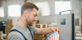 Jak wybrać odpowiednią drukarnię etykiet dla swojej firmy